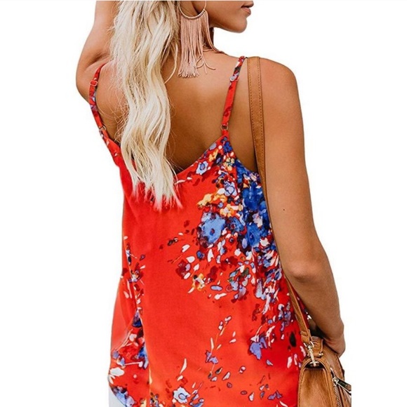 🆕 Loose V-Neck Cami - Picture 3 of 6